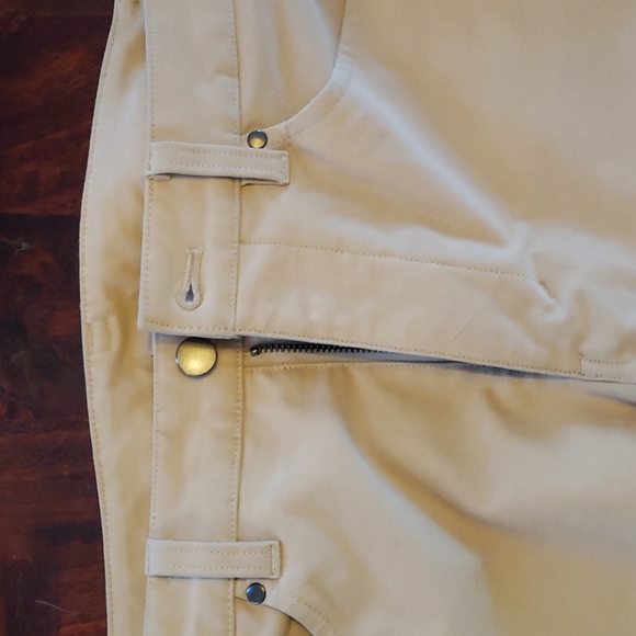 Too Small - Picture 4 of 4